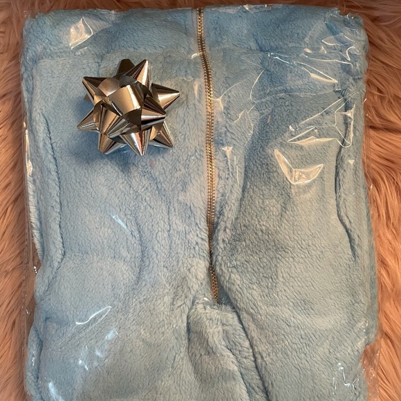 Fleecey Sherpa Ear Hooded Romper - new! β¨π - Picture 4 of 13